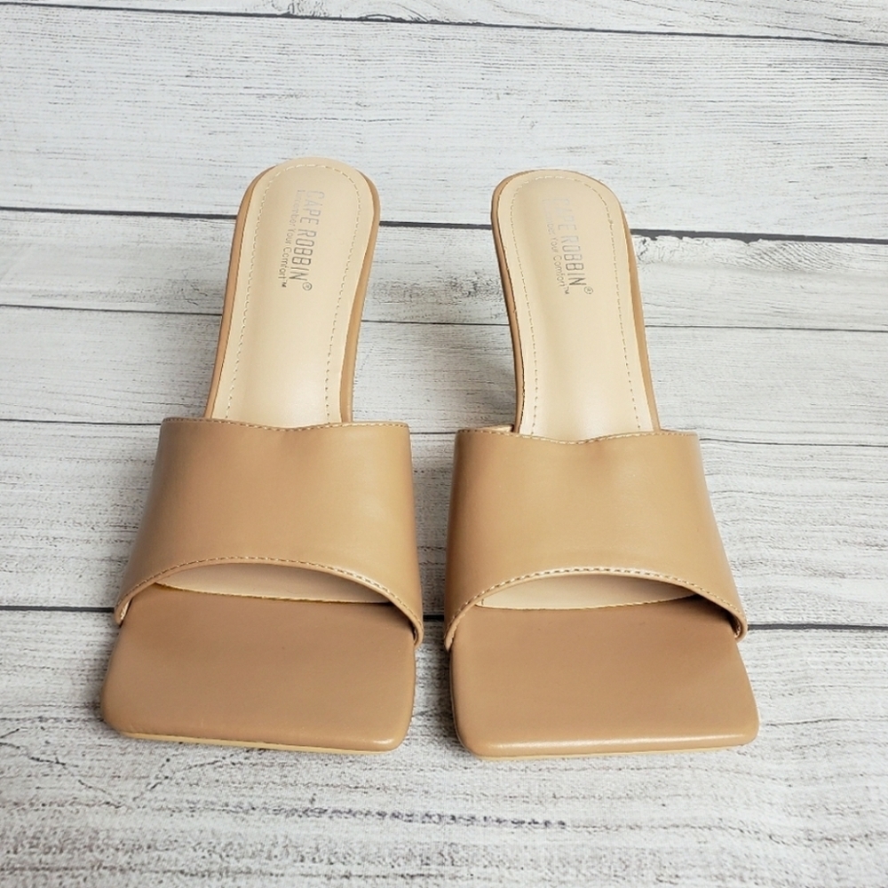 Cape Robbin Town Square Tan Heels Women's 10